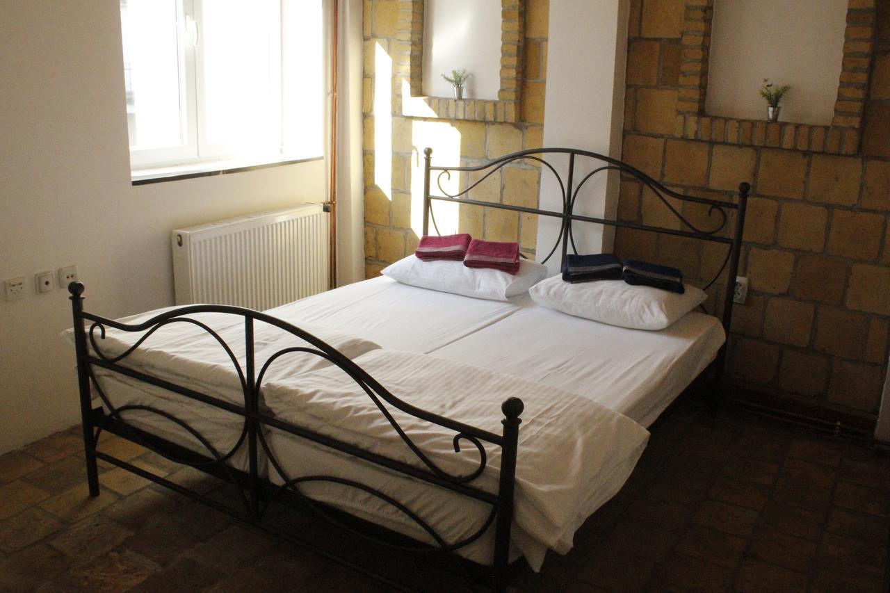 Hostel Nomad Novi Sad Buitenkant foto